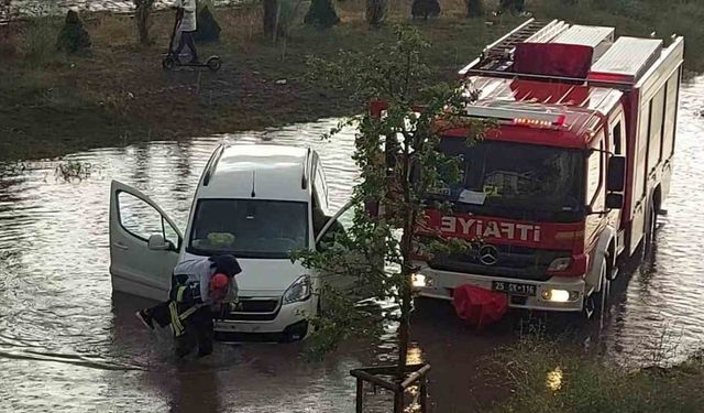 Erzurum’da sağanak hayatı durma noktasına getirdi