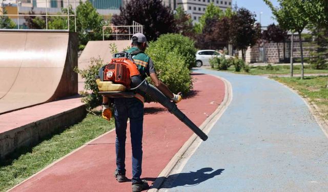 Gölbaşı’nın parklarında temizlik ve bakım çalışmaları sürüyor