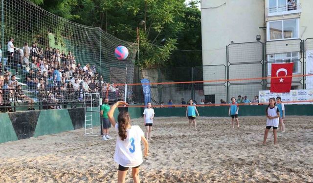 Gölcük’te plaj voleybol turnuvası heyecanı başlıyor