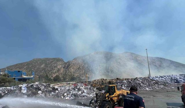 Isparta İtfaiyesi, Söke’deki yangın söndürme çalışmalarına destek veriyor