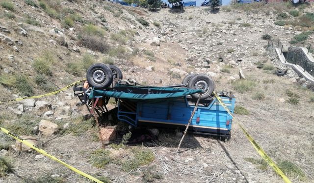 Isparta’da patpat şarampole yuvarlandı: 1 ölü, 1’i çocuk 2 yaralı