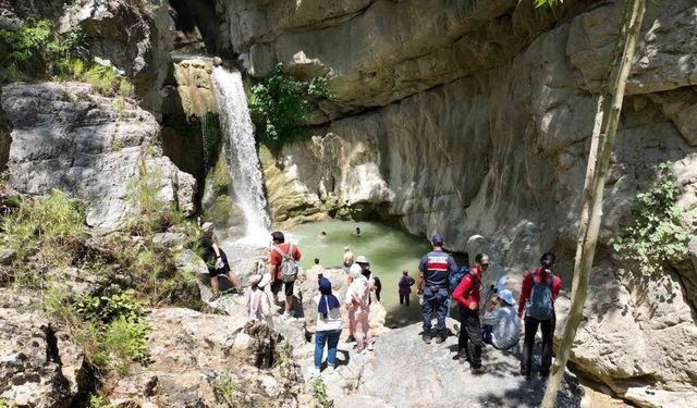 Kahramanmaraş’ta  doğaseverler Galgamaç Şelalesi’nde buluştu