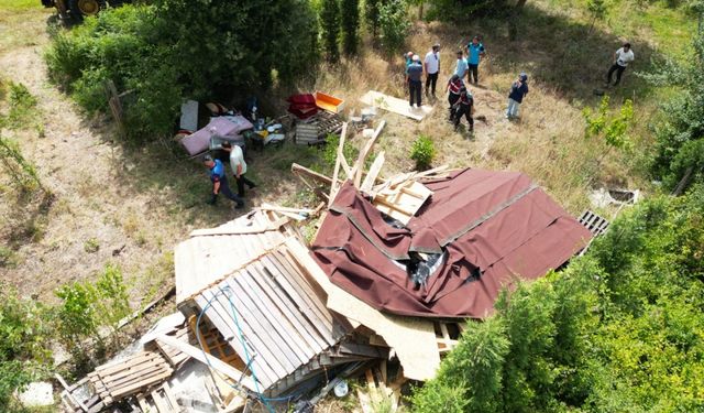 Kartepe’de kaçak bungalovlar yıkıldı