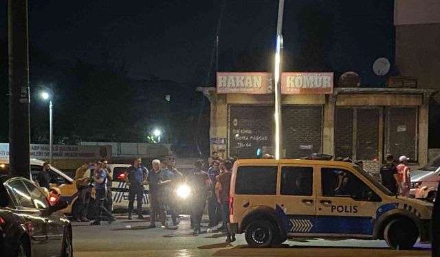 Kavgayı ayıran bekçi sırtından bıçaklandı