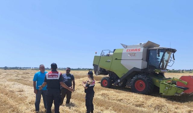 Kırklareli’de jandarma anız yangınlarına karşı çiftçileri bilgilendirdi