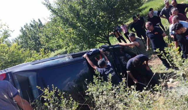 Kontrolden çıkarak devrilen aracın sürücüsü yaralandı