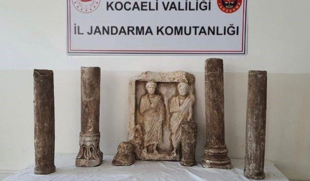 Roma dönemine ait heykel ve sütunlar evden çıktı