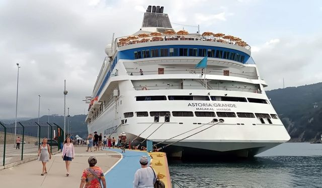 Rus turistlerin Amasra’ya ilgisi sürüyor