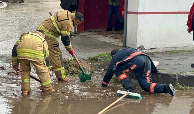 Sarıkamış’ta sağanak yağış hayatı olumsuz etkiledi