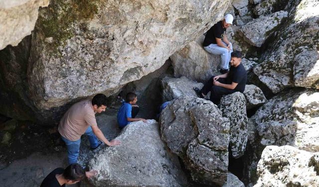 Sıcaktan bunalan vatandaşlar Buzluk mağarasına akın etti