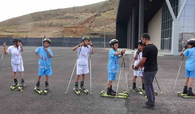 Tekerlekli kayak sporcuları kış hazırlıklarını sürdürüyor