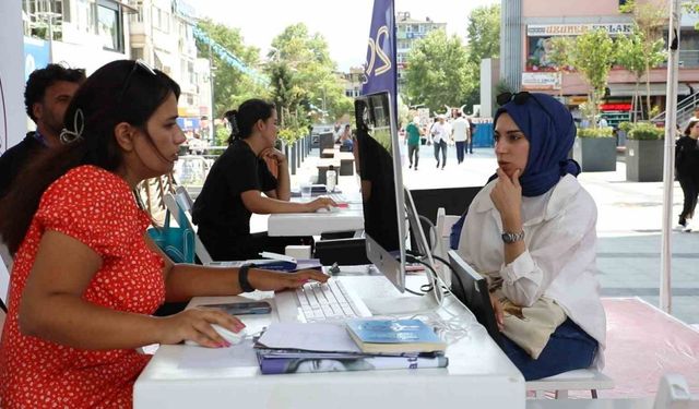 Üniversite adayları için ücretsiz danışmanlık desteği