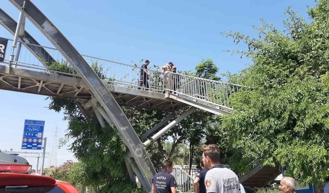 Üst geçide çıkarak intihar etmek isteyen şahıs ikna edildi