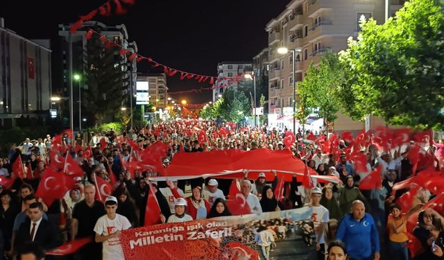 Van’da binlerce kişi ’15 Temmuz’ yürüyüşüne katıldı