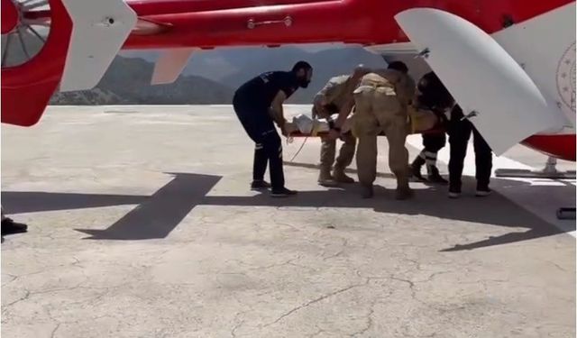 Yüksekten düşen şahıs, ambulans helikopter ile hastaneye sevk edildi