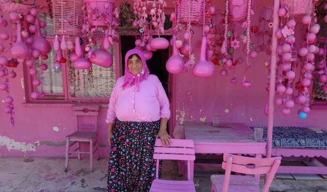 75 yaşındaki Sakine teyzenin ’pembe’ hayatı