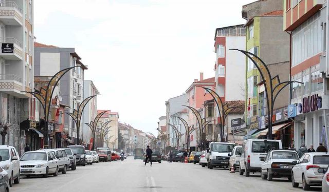 Alaca Belediyesi 4 caddenin aydınlatmasını YEDAŞ’a devretti