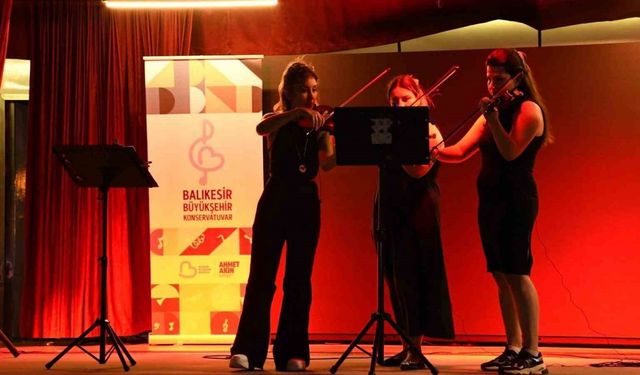 Balıkesir’in dört bir yanında konser coşkusu yaşandı