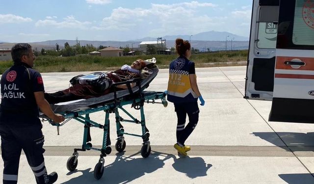 Başkale’de tedavi gören 94 yaşındaki hasta helikopter ambulansla Van’a sevk edildi