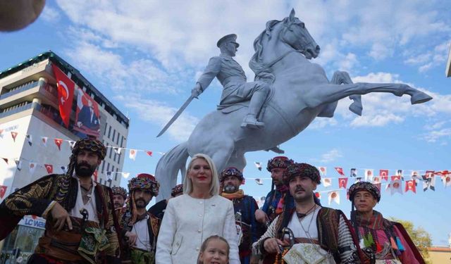 Bilecik’in kurtuluş sembolü Atatürk heykelinin açılışı yapıldı