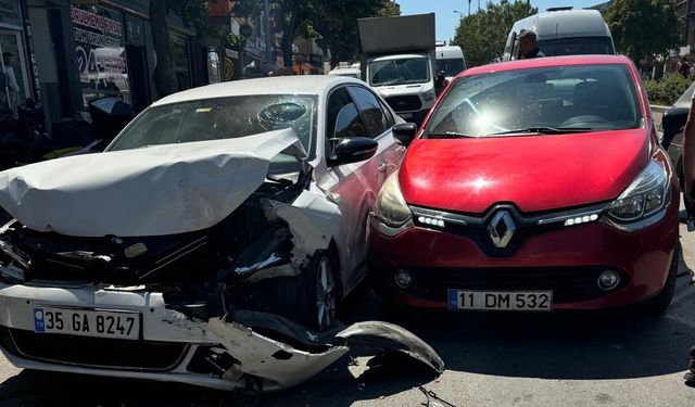 Bilecik’te 5 aracın karıştığı zincirleme trafik kazasında 1 kişi yaralandı