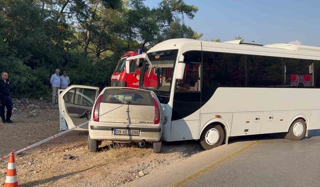 Bodrum’da otomobil ile minibüs kafa kafaya çarpıştı: 1 ölü, 1 yaralı