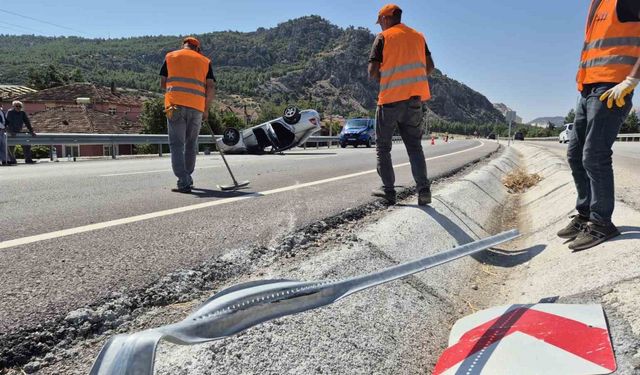 Burdur-Fethiye kara yolunda kontrolden çıkan otomobil takla attı: 2 yaralı