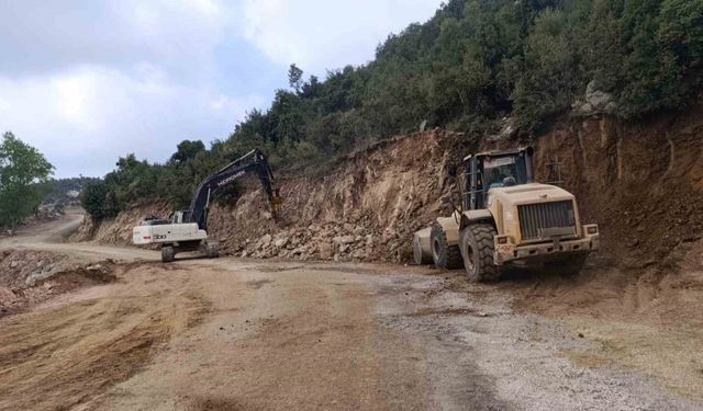 Büyükşehir, Andırın’da mahalle ve grup yollarının ulaşımını iyileştiriyor