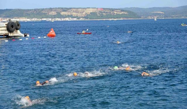 Çanakkale Boğazı’nda yüzme yarışması düzenlendi