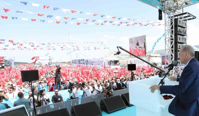 Cumhurbaşkanı Erdoğan: "Terör sopasıyla siyasetin dizayn edildiği, toplumun hizaya sokulduğu, ülkemize istikamet çizildiği günler geride kalmıştır"