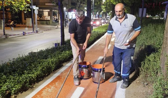 Cumhuriyet Bulvarı’nda bisiklet yolu yenilendi