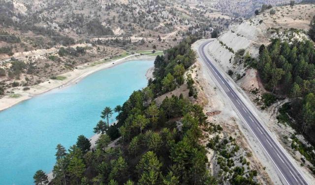 Değirmendere Göleti turkuaz rengiyle hayran bırakıyor