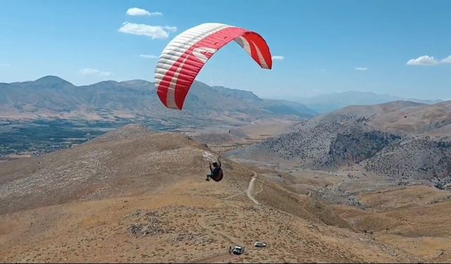 Doğanşehir’de yamaç paraşütü etkinliği yapıldı