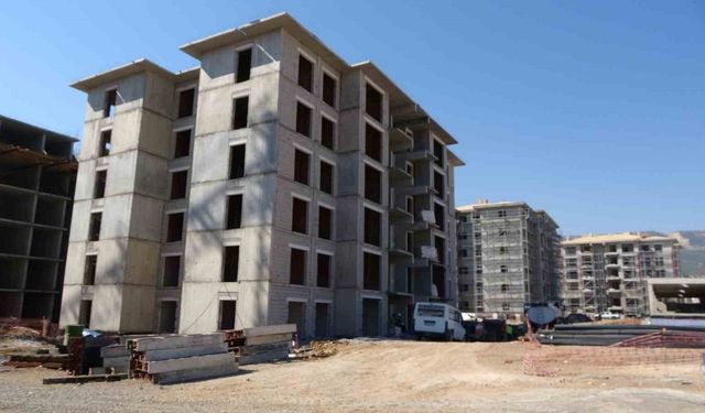 Ebrar Sitesi’nde binalar yükseldi, örnek daireler ortaya çıktı