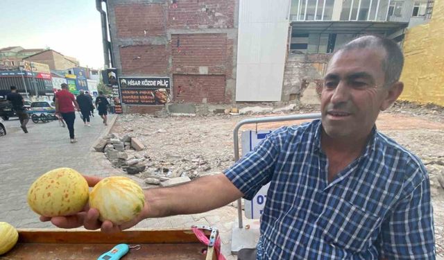 Elazığ’da susuz yetişen Kultik kavunu tezgahlarda