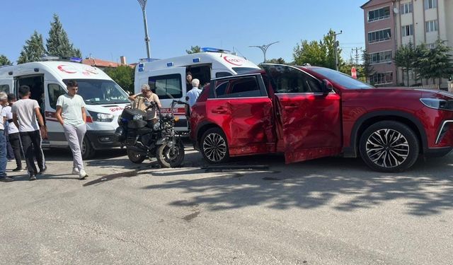 Elazığ’da Togg ile motosiklet çarpıştı: 2 yaralı