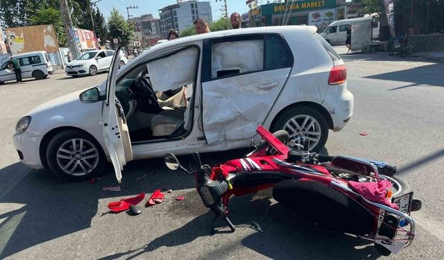 Hatay’da otomobil ile motosiklet çarpıştı: 2 yaralı