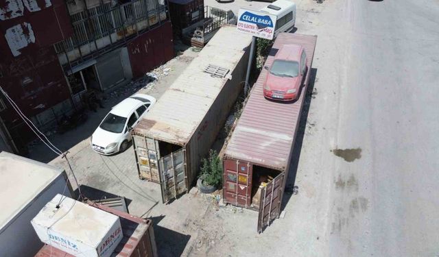 Hırsızların motorunu çaldıkları hatıra aracı kendi de çalınmasın diye konteynerin üzerine koydular