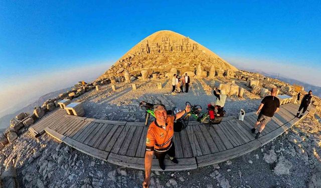 İki öğretmen bisikletle 5 günde 450 kilometre yol yaptı: Nemrut ve Göbeklitepe’ye bisiklet ile ulaştı