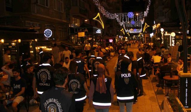 İzmit’te 2 günde 958 şahıs ve 45 araç polis kontrolünden geçti