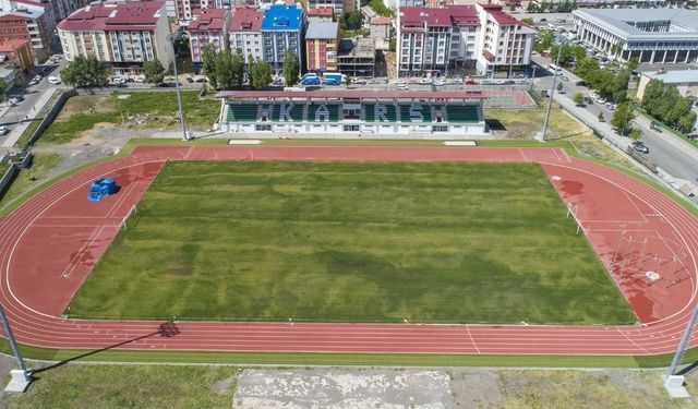 Karslı spor severler, stadyumun eksikliklerinin giderilmesini bekliyor