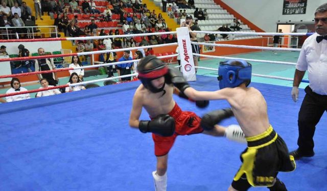 Kars’ta Kick Boks karşılaşmaları nefesleri kesti