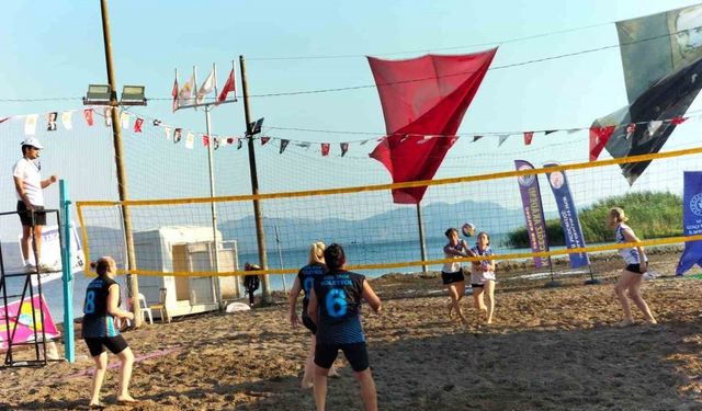 Köyceğiz’de 3. Zafer Kupası Plaj Voleybolu Turnuvası sürüyor