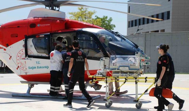 Solunum sıkıntısı çeken 4 buçuk aylık prematüre bebek helikopterle Eskişehir’e getirildi