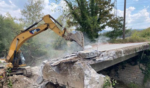 Tatarahmet Köprüsü yıkıldı, yenisi yapılıyor