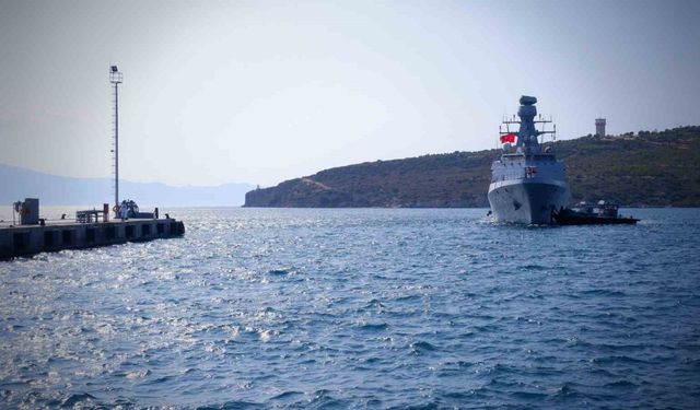 TCG Kınalıada Korveti görevini tamamladı, Foça Deniz Üs Komutanlığında törenle karşılandı