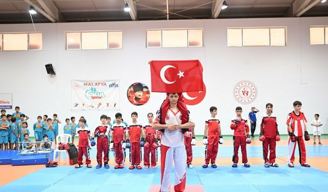 Yeşilyurt Yaz Spor Okulları’nda bin 937 sporcuya eğitim verildi