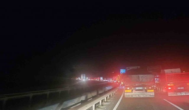 Yol çalışması sürücüleri isyan ettirdi, 10 kilometrelik araç konvoyu oluştu