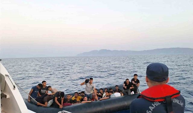 Yunanistan’ın Türk karasularına geri ittiği 31 düzensiz göçmen kurtarıldı