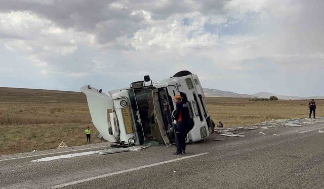 Aksaray’da şarampole devrilen tır hurdaya döndü: 1 yaralı